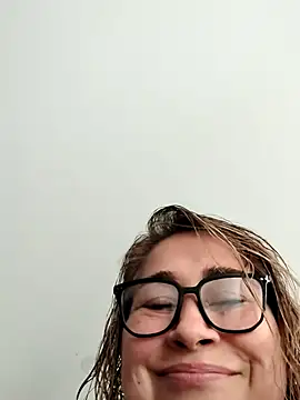 Webcam Model (KamiSspencer) is live