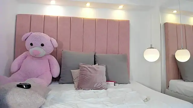 megan_sofiaa_ - Megan_sofiaa_'s free webcam - UK Sex Cams