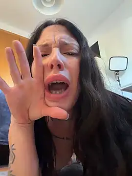 bellagiaxx (F young) - squirt + 5 min control last tipper