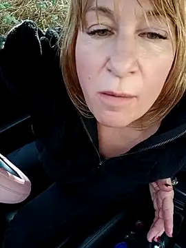 bettydaviseyesuk (F mature) - 5 min toy control GET NAKED