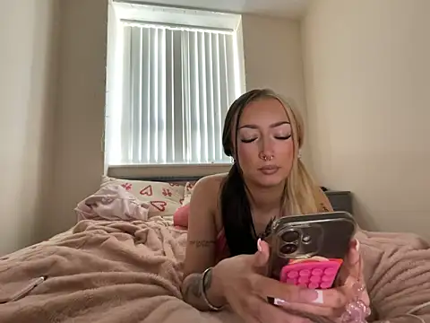 lace_xxx (F teen) - Oil up ;)