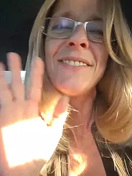 sacha_scorp (F mature) - Sucer mon lush plein de mouille