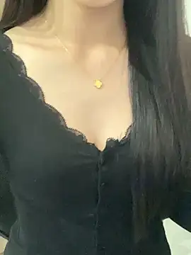 Webcam Model (Jonlie18)  is live.Free join now!