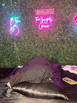 Webcam Model (RenaThickAss)  is live.Free join now!