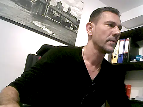 mastercharisma35 (Ask my age) - like tip + 150 tokens 4 minute private