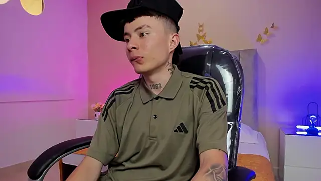 nascary_fox (M twink) - cum close camera