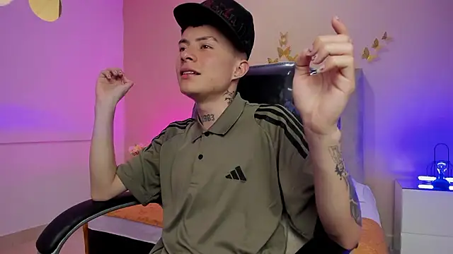 nascary_fox (M twink) - dance shower