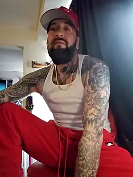 beardedtattood (Ask my age) - Let's get this cock hard ❤️