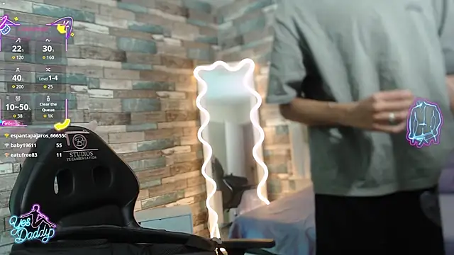 osamu_tay (M twink) - flash cock + spank ass x5