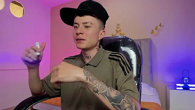 nascary_fox (M twink) - dance shower