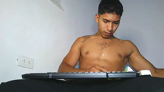 maximo_vega_newv - Maximo_vega_newv's free webcam - UK Sex Cams