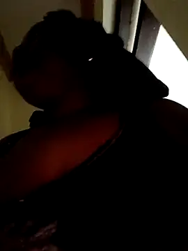 Webcam Model (queennapal)  is live.Free join now!