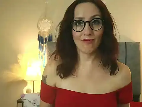 IberianMoonMK from StripChat is Freechat