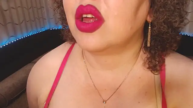 bustykatty - BustyKatty's free webcam