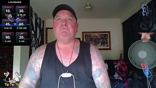 kinkyblueyes69 (M mature) - naked