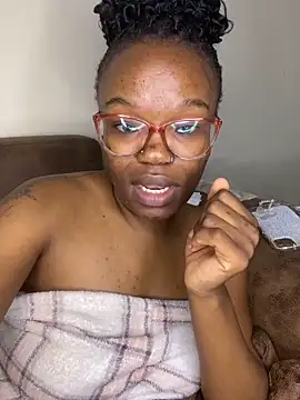 Webcam Model (YummyMelanin117)  is live.Free join now!