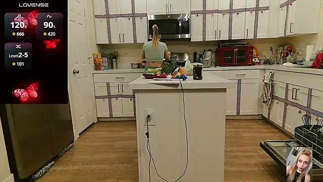 blondiewithanass - Blondiewithanass's free webcam - UK Sex Cams