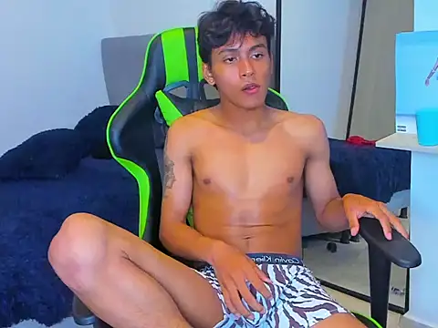 paultallx - PaulTallx's free webcam - UK Sex Cams