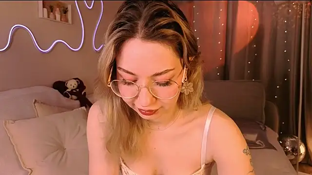 lusciousslily - Lusciousslily's free webcam - UK Sex Cams