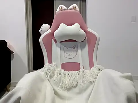 mommymiaws - MommyMiaWs's free webcam - UK Sex Cams