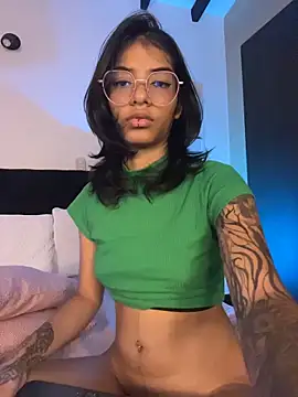 tweetiepiexxx - TweetiePieXXX's free webcam