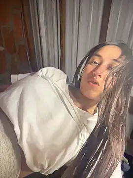 Webcam Model (RAKEL37)  is live.Free join now!