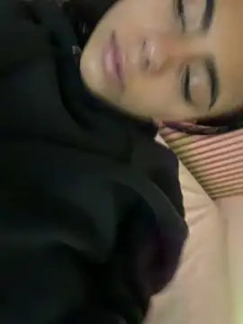 lilybeeth (F teen) - Finger deep in wet ass. 🤍