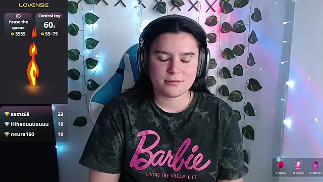 nika_1_ (F young) - jouets pour tétons