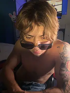AngelLatinBoy webcam