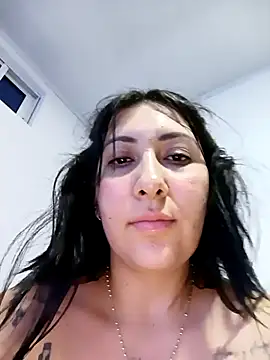 you-kitty2025 - You-kitty2025's free webcam