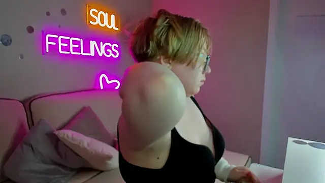 lauraaa_smith - Lauraaa_Smith's free webcam - UK Sex Cams