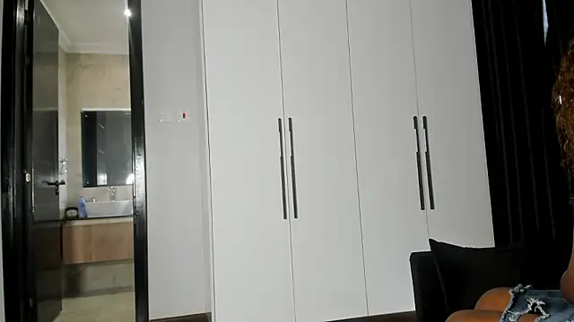 naughty_bigass (F young) - cum show