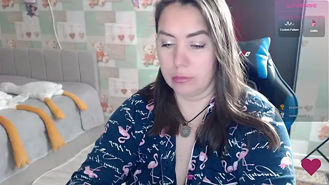 korolek12 (F milf) - 2 fingers in the pussy