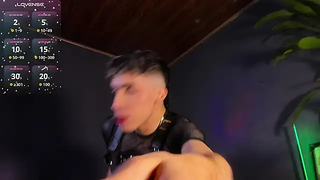 angel_snowhotxxx (M young) - CUM SHOW !! big load on my chest