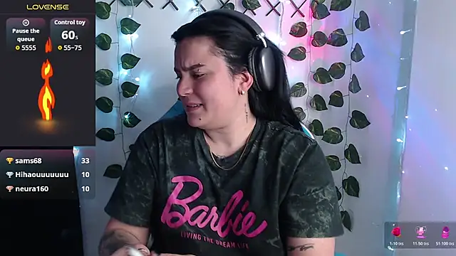 nika_1_ (F young) - jouets pour tétons