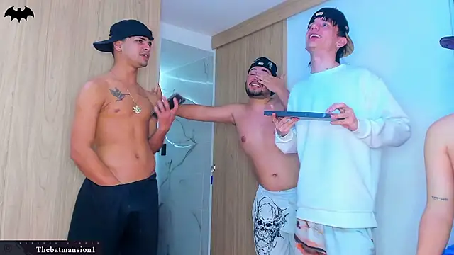 thebatmansion (Ask my age) - 🔥❤️OMGG YESS 🔥❤️ SO HOT