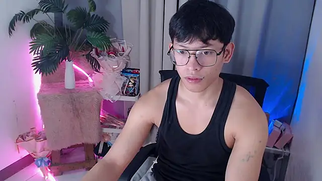 pinkcock_froi2305 live sex cam