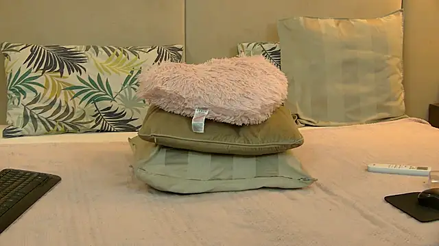 elliewest - EllieWest's free webcam