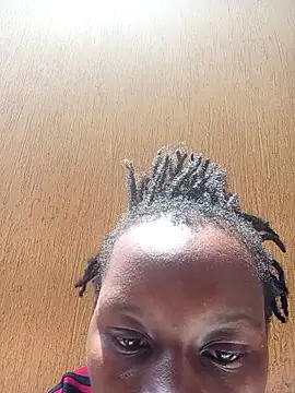 Webcam Model (Petite_li)  is live.Free join now!