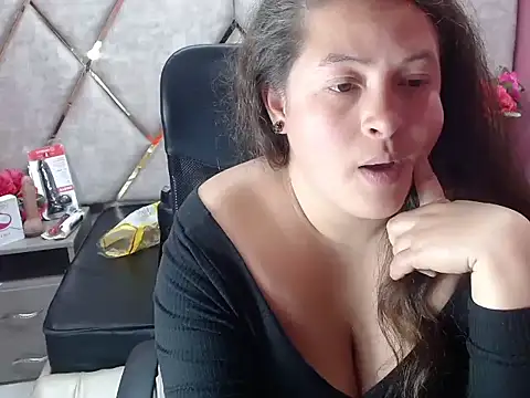 sarah_boobs_ (F young) - 🥵MAKE ME HAPPY⭐ Help me reach my goal!