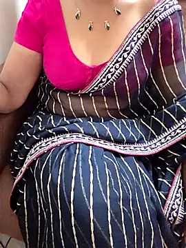 roja-telugu777 (F young) - lip kiss in public