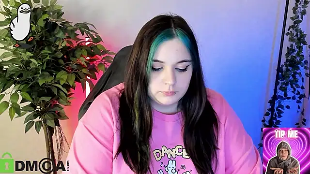 mia_r0ss (F young) - Close it because I have a great mustache