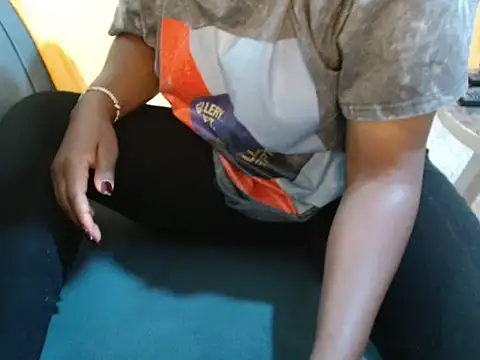 leslysexygirl (F young) - oil ass