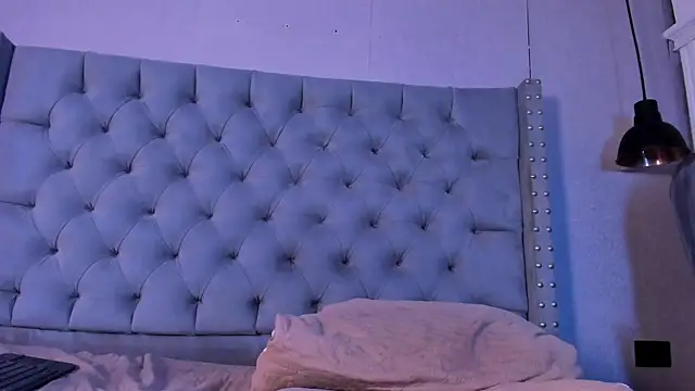 sara_conde (F young) - Play with the dildo with my pussy