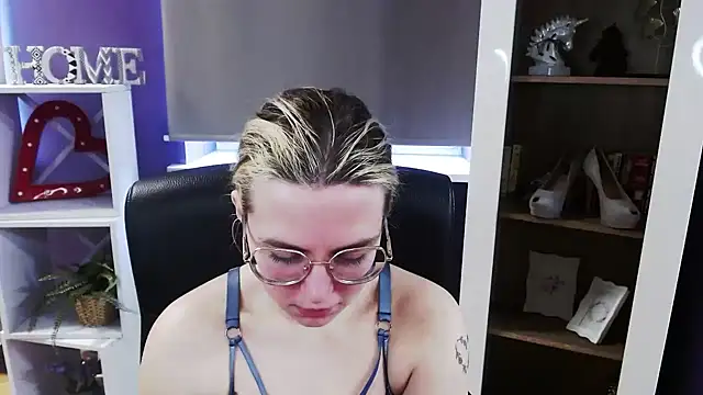 zoey_erotic (F young) - pay my bills