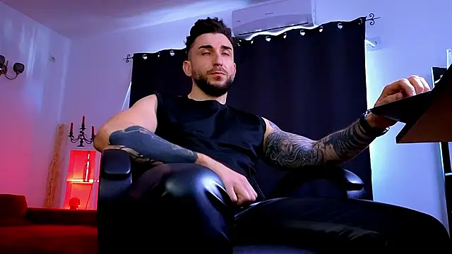 MightyAaron66 live sex cam