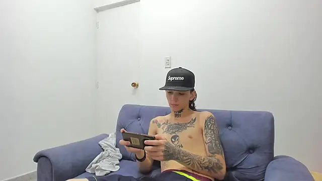 straightboy_nick (M twink) - 💦 Show CUM in Public 💦