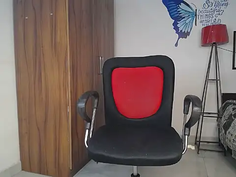 devil_lily7 (F teen) - my lip bite