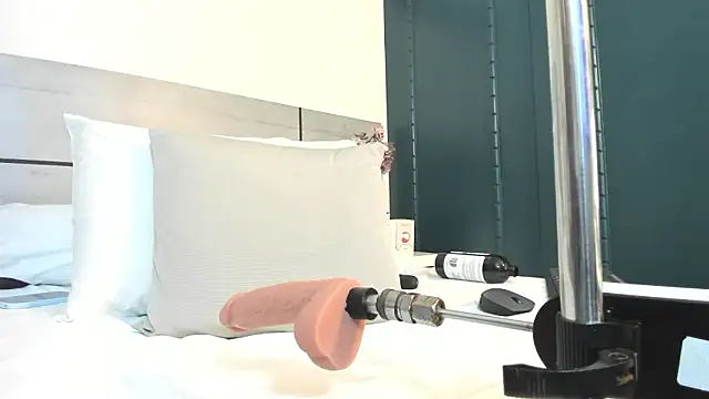 emmasmith2 (F young) - control toy and squirts*3 minutes