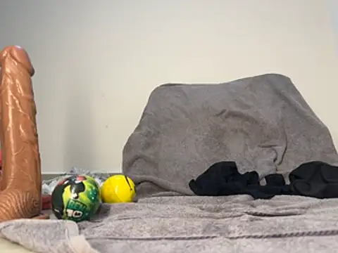 yours-bitch - YOURS-BitcH's free webcam - UK Sex Cams